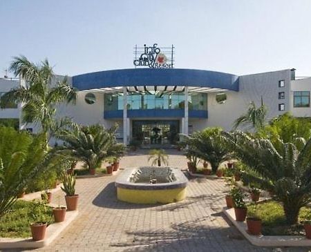 Infocity Club And Resort Gandhinagar Luaran gambar
